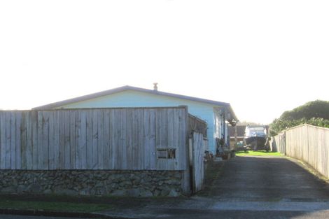 Photo of property in 5 Hodgkins Road, Waikanae Beach, Waikanae, 5036