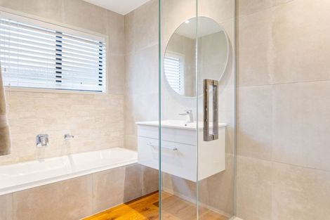 Photo of property in 32a Duncansby Road, Stanmore Bay, Whangaparaoa, 0932