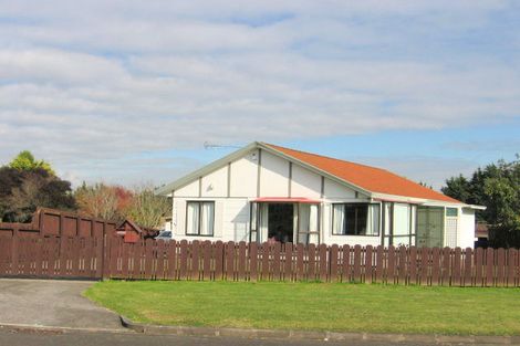 Photo of property in 16 Leven Lane, Totara Heights, Auckland, 2105