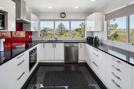 Photo of property in 6 Tree Top Lane, Paparangi, Wellington, 6037