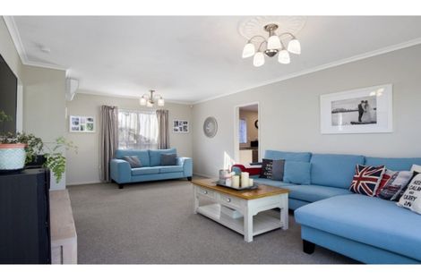 Photo of property in 11 Dawn Place, Waiuku, 2123