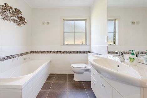 Photo of property in 135c Hutchinson Road, Helensville, 0875