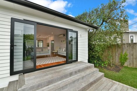 Photo of property in 1/49 Roseberry Avenue, Birkenhead, Auckland, 0626