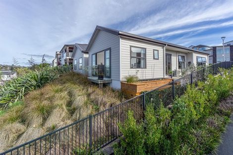 Photo of property in 16 Westerley Place, Long Bay, Auckland, 0630