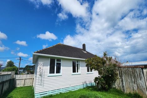 Photo of property in 6 Mcguire Street, Hawera, 4610