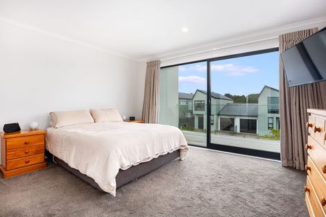 Photo of property in 21 Koreke Close, Kenepuru, Porirua, 5022