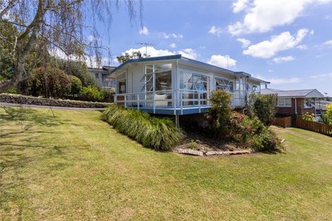 Photo of property in 18 Deuxberry Avenue, Northcote, Auckland, 0627