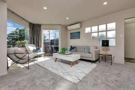Photo of property in 1/33 Beach Haven Road, Beach Haven, Auckland, 0626