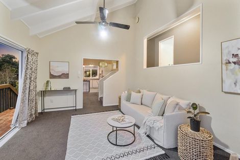 Photo of property in 2/9 Lynngate Place, Hillcrest, Auckland, 0627