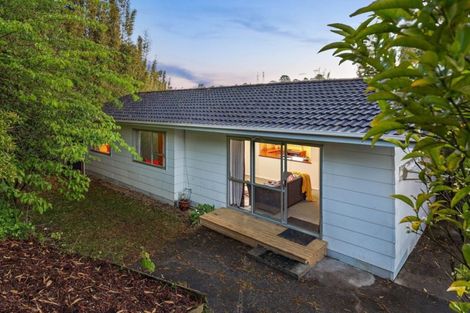 Photo of property in 4 Cedar Heights Avenue, Massey, Auckland, 0614