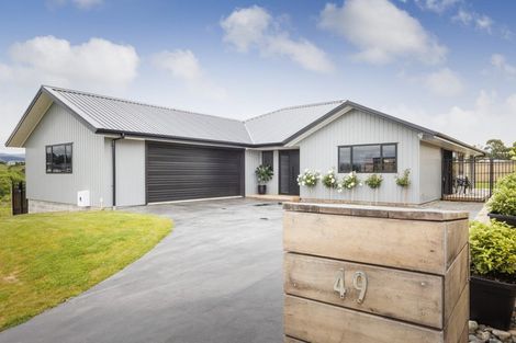 Photo of property in 49 Vaucluse Heights, Fitzherbert, Palmerston North, 4410