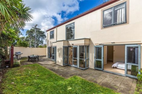 Photo of property in 19 Horotutu Road, Greenlane, Auckland, 1061
