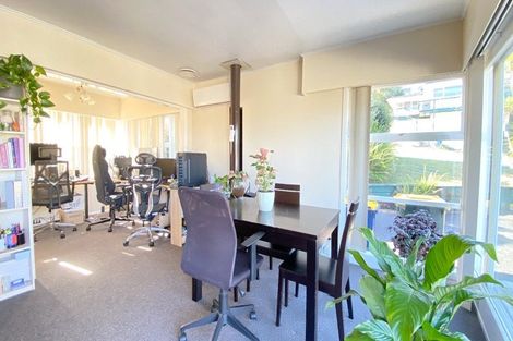 Photo of property in 15 Woodcote Drive, Glenfield, Auckland, 0629