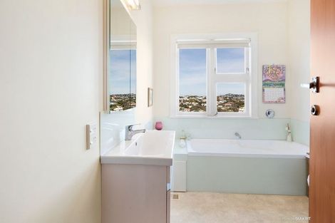 Photo of property in 47 Harbour View Road, Northland, Wellington, 6012