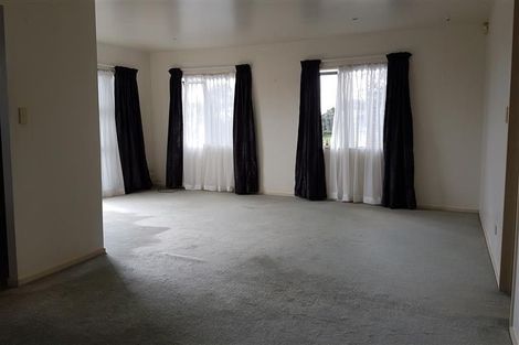 Photo of property in 8 Target Road, Totara Vale, Auckland, 0629