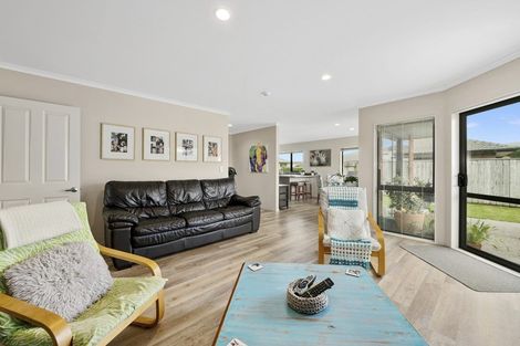 Photo of property in 9 Percy Kinsman Crescent, Riverstone Terraces, Upper Hutt, 5018