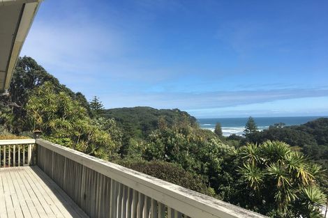 Photo of property in 25 Domain Crescent, Muriwai, Waimauku, 0881