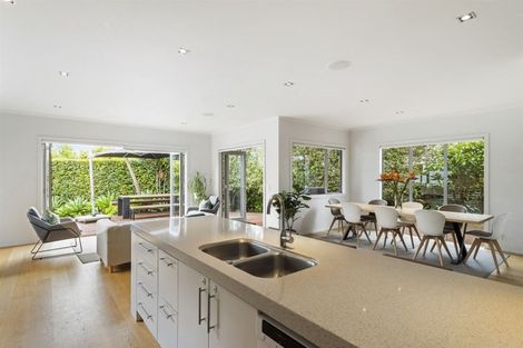 Photo of property in 131c Kowhai Road, Mairangi Bay, Auckland, 0630