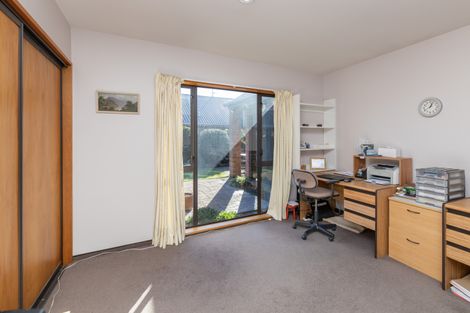 Photo of property in 22 Berkshire Drive, Avonhead, Christchurch, 8042