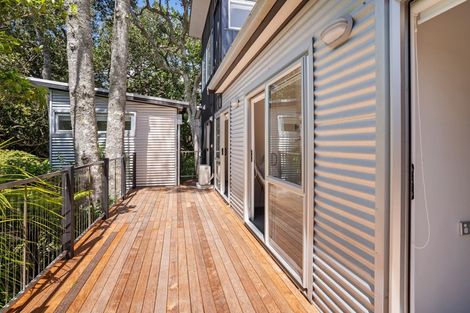 Photo of property in 18 Kereru Grove, Greenhithe, Auckland, 0632