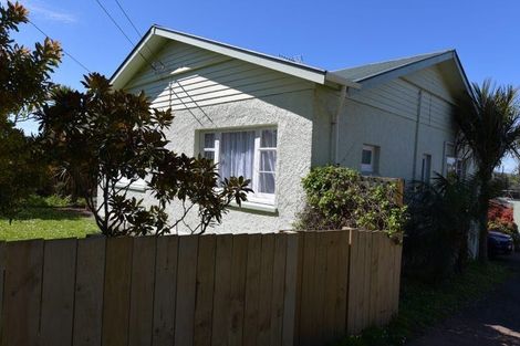 Photo of property in 492 Blockhouse Bay Road, Blockhouse Bay, Auckland, 0600