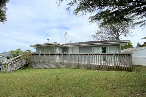 Photo of property in 8 Kerria Place, Sunnynook, Auckland, 0620