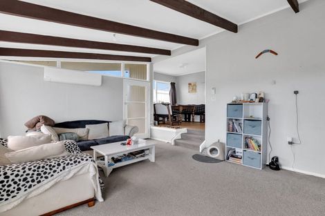 Photo of property in 18a Sylvan Crescent, Te Atatu South, Auckland, 0610