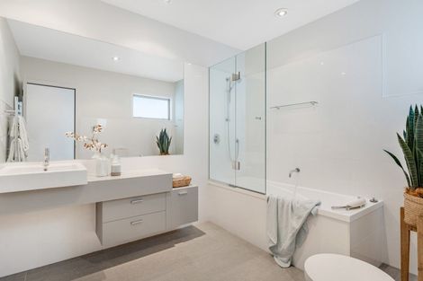 Photo of property in 5a Bucklands Beach Road, Bucklands Beach, Auckland, 2012