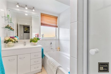 Photo of property in 25 Carisbrook Crescent, Papakura, 2110