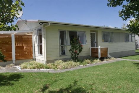 Photo of property in 27 Shearwater Street, One Tree Point, 0118