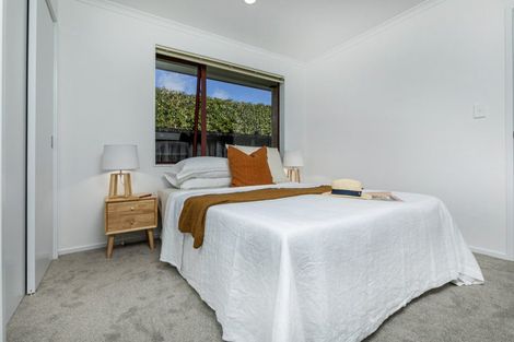 Photo of property in 10 Marbella Crescent, Oteha, Auckland, 0632