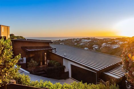 Photo of property in 17 Drayton Drive, Mount Pleasant, Christchurch, 8081