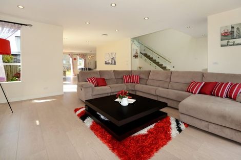 Photo of property in 39 Harrowglen Drive, Northcross, Auckland, 0632