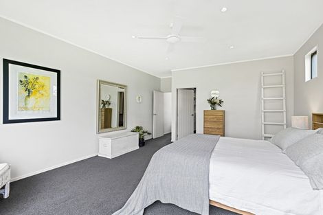 Photo of property in 30 Tamahunga Drive, Matakana, 0985