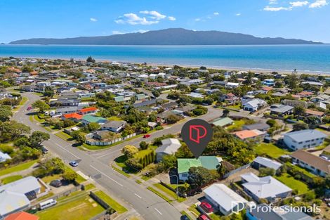 Photo of property in 37 Te Kupe Road, Paraparaumu Beach, Paraparaumu, 5032