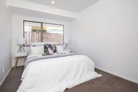 Photo of property in 8 Loloma Drive, Half Moon Bay, Auckland, 2012