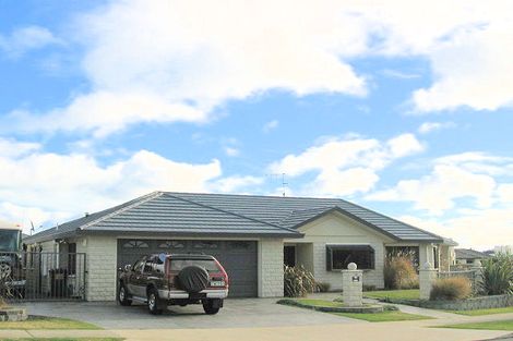 Photo of property in 10 Quadrant Heights, Paraparaumu, 5032