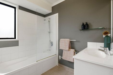 Photo of property in 12 Miers Glade, Rototuna North, Hamilton, 3210