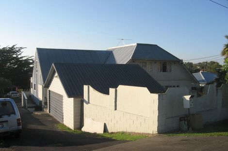 Photo of property in 1/549 Glenfield Road, Glenfield, Auckland, 0629