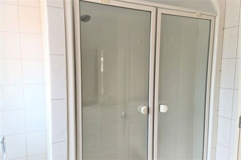 Photo of property in 11 Heath Avenue, Northcote, Auckland, 0627