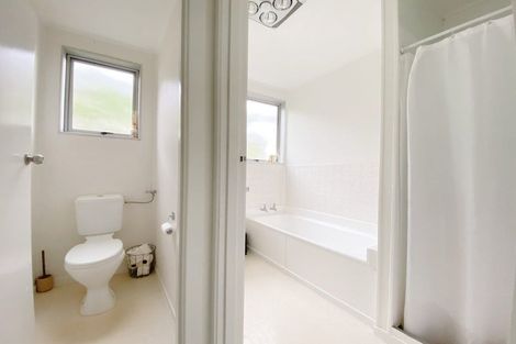 Photo of property in 10 Eastglen Road, Glen Eden, Auckland, 0602