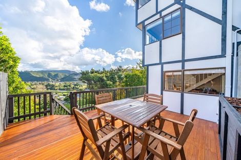 Photo of property in 28 Castle Crescent, Stokes Valley, Lower Hutt, 5019