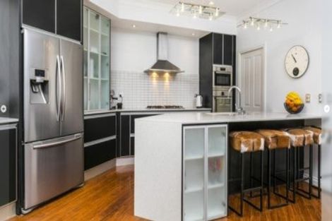 Photo of property in 2 Oscar Road, Greenhithe, Auckland, 0632