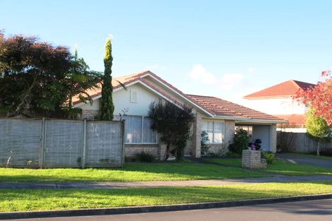 Photo of property in 19 Montecito Place, Golflands, Auckland, 2013