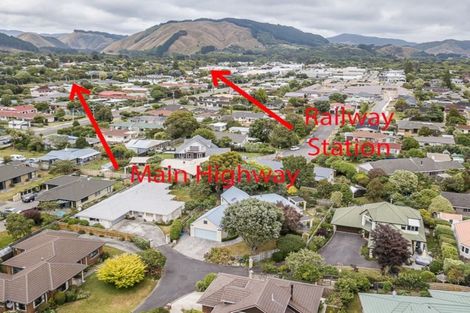 Photo of property in 22 Cranbrook Grove, Waikanae, 5036
