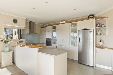 Photo of property in 5 Vardon Way, Waiwhakaiho, New Plymouth, 4312