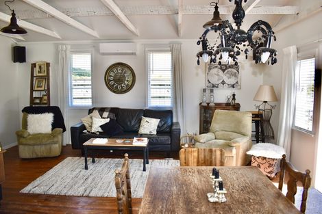 Photo of property in 60 Sarah Street, Waikawa Beach, Levin, 5573