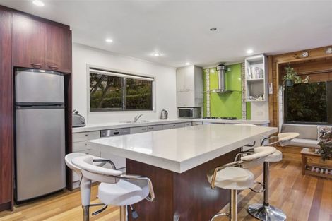 Photo of property in 6 Tasman Avenue, Henderson Valley, Auckland, 0614