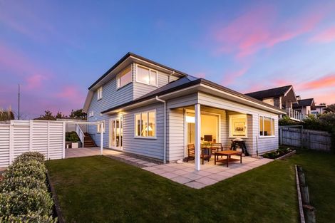 Photo of property in 135 Endeavour Drive, Whitby, Porirua, 5024