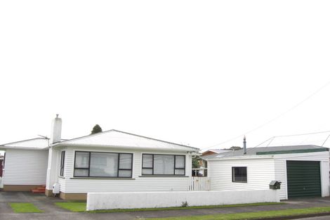 Photo of property in 6 Margaret Place, Merrilands, New Plymouth, 4312